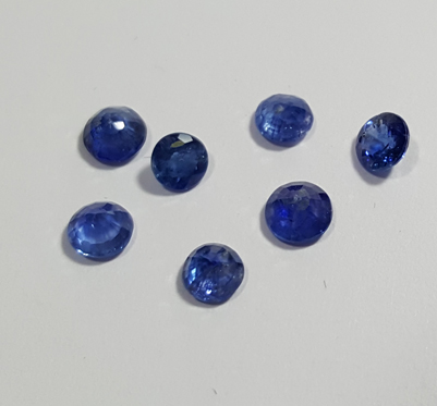 7颗蓝宝石总共2.15克拉
